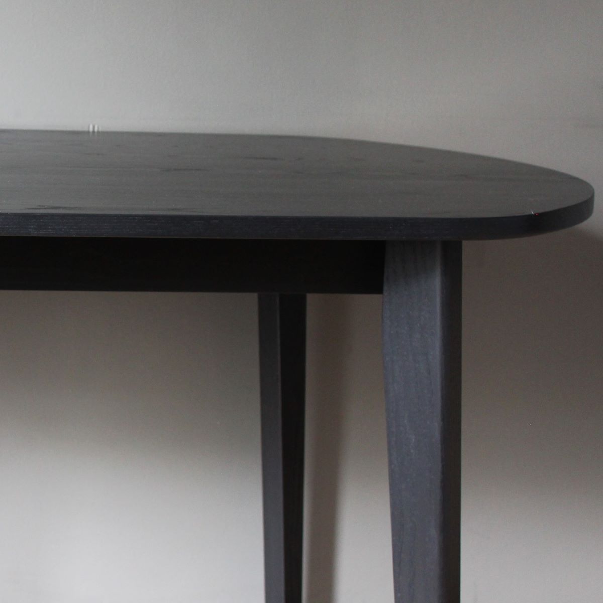 Loft Living 4-Seater Oval Table in Ash Wood 1.4m x 80cm Jet Black - Image 4