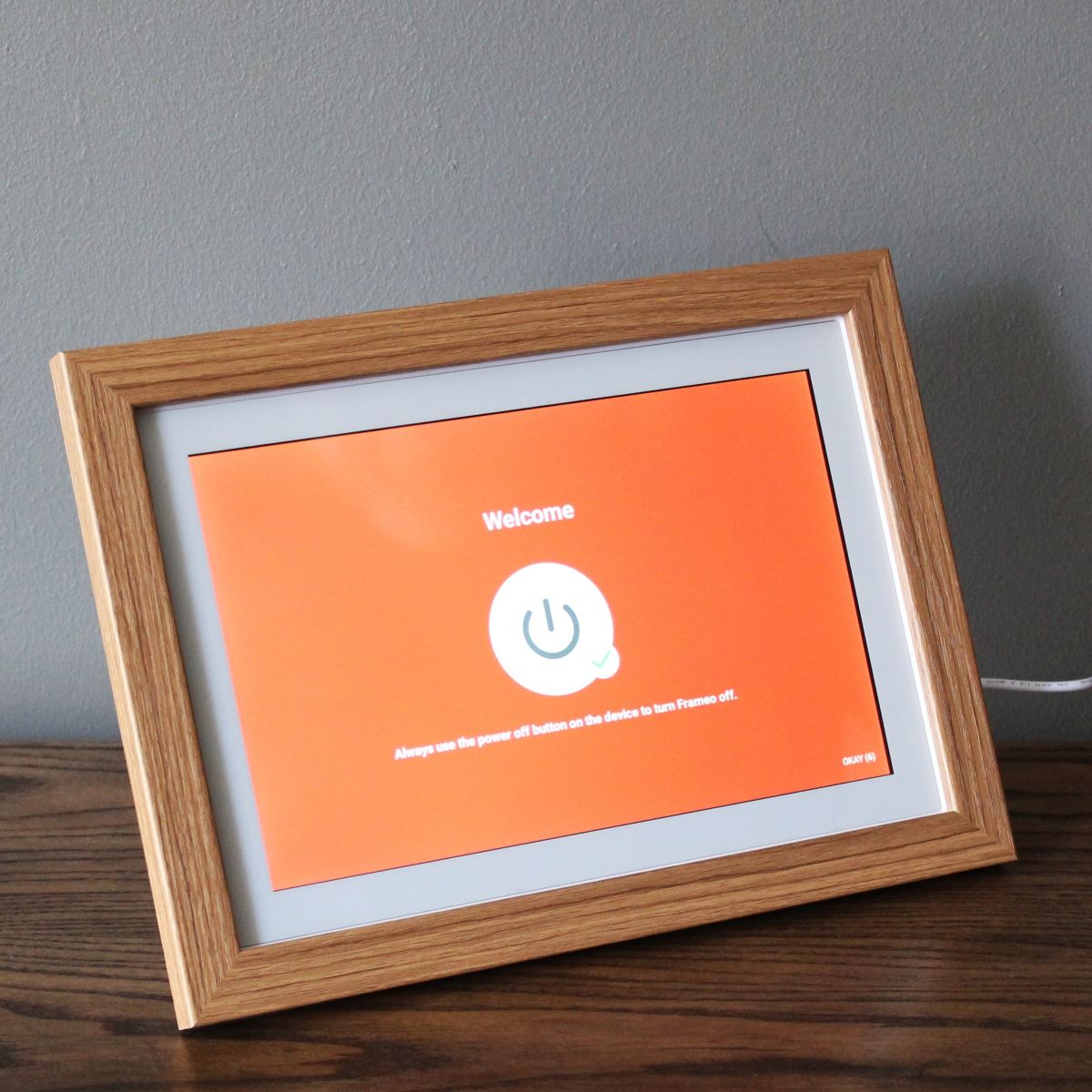 Snug Digital Photo Frame with Frameo Technology 16GB 26cm W in Natural Wood - Image 2